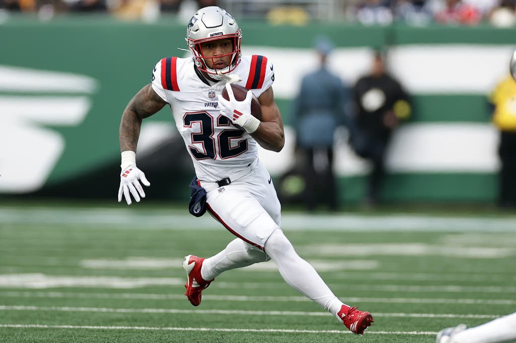 TreVeyon Henderson Questionable to Return After Exiting With Right Ankle Injury Against Raiders